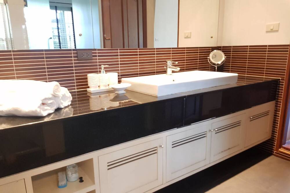 Photo of Bathroom in Hua Mak