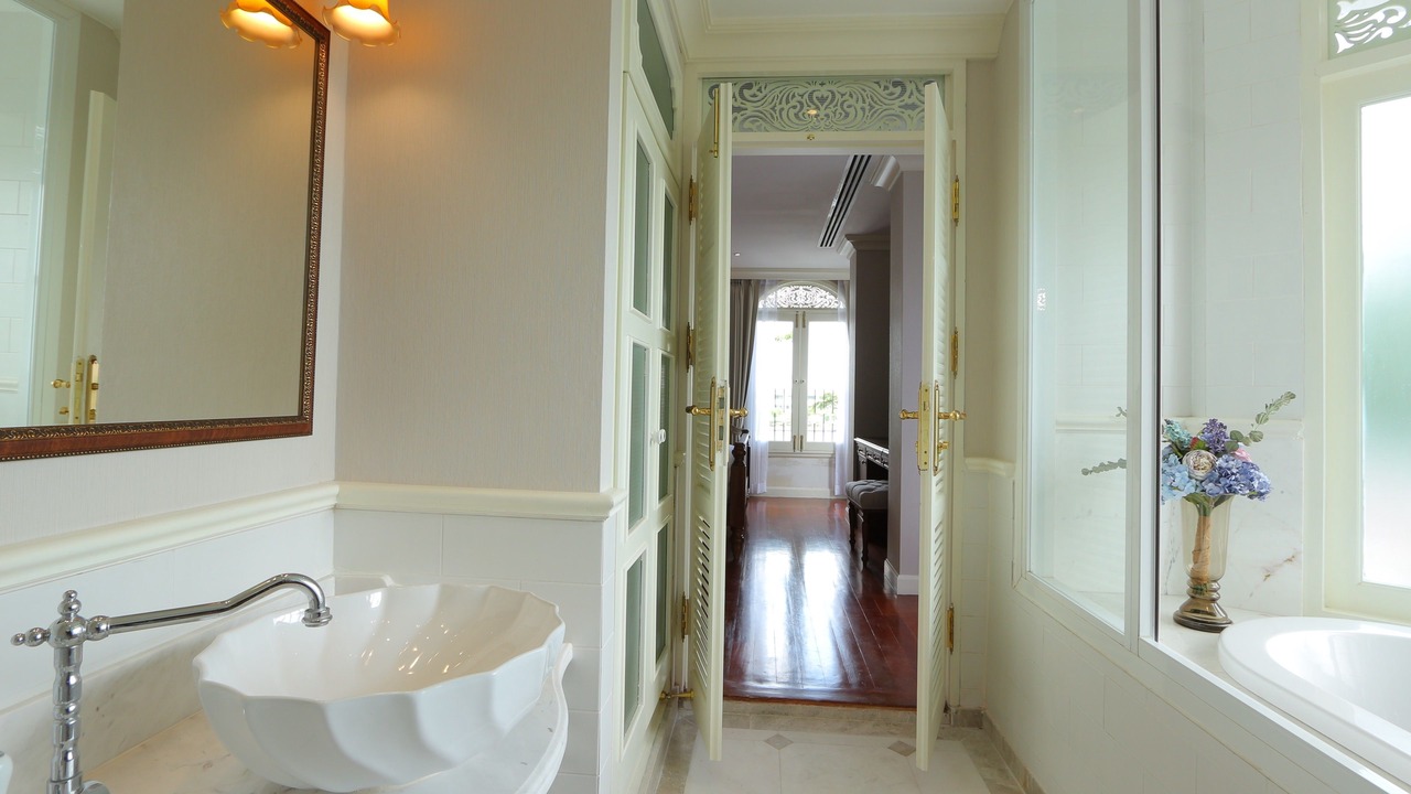 Photo of Bathroom in Wat Sam Phraya