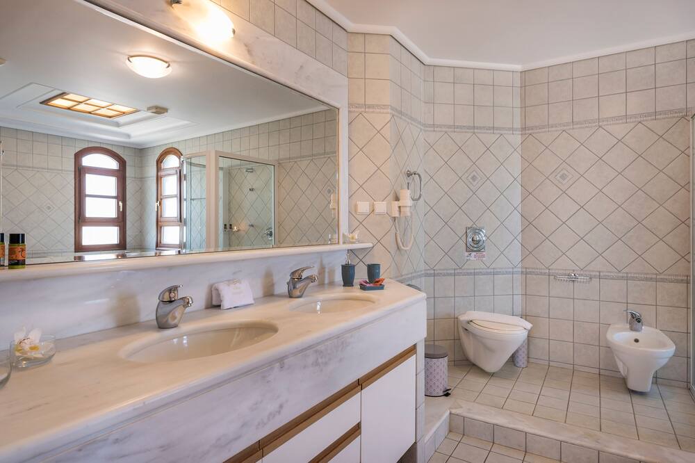 Photo of Bathroom in Maleme