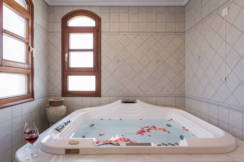 Photo of Bathroom in Maleme