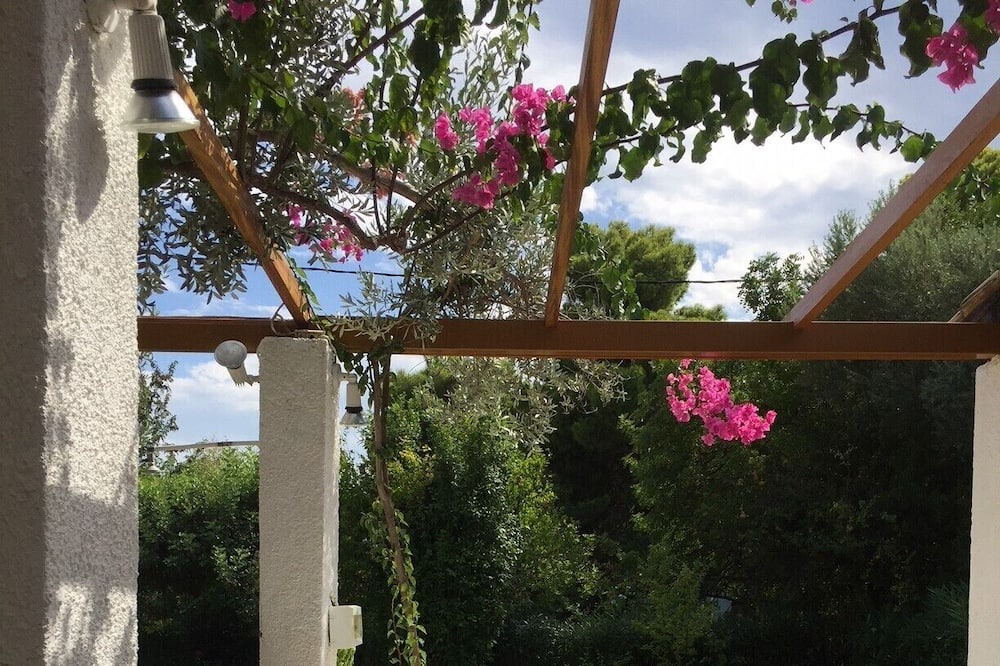 Photo of Patio Balcony in Plepi