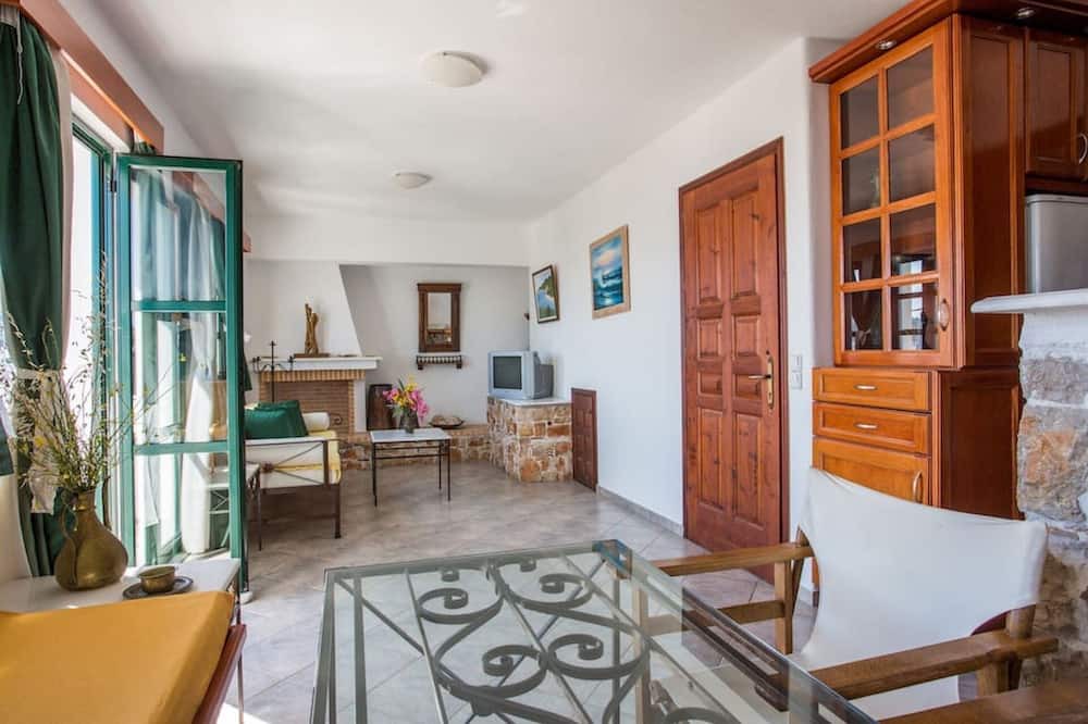 Photo of Livingroom in Votsi