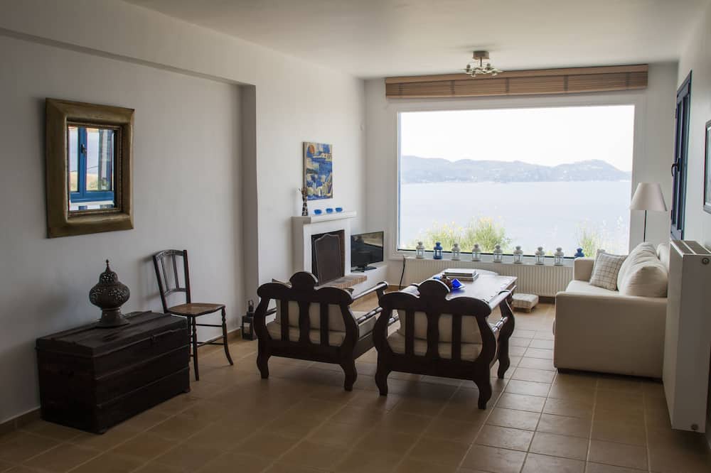 Photo of Livingroom in Oxilithos