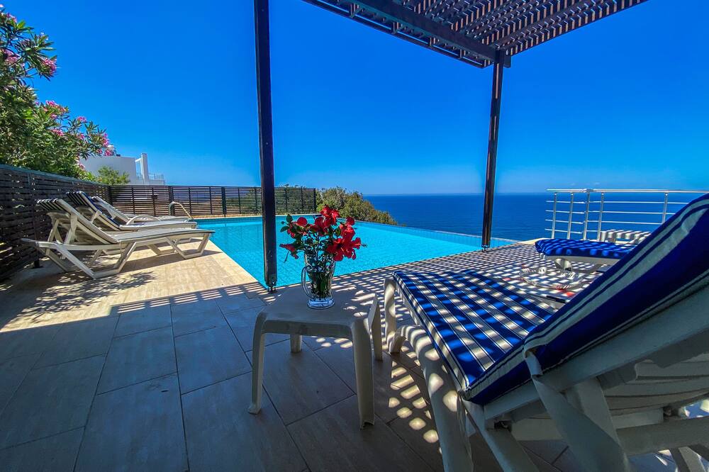 Photo of Patio Balcony in Esentepe