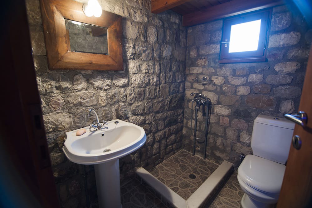 Photo of Bathroom in Neos Erineos