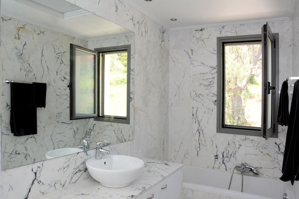 Photo of Bathroom in Sipiada