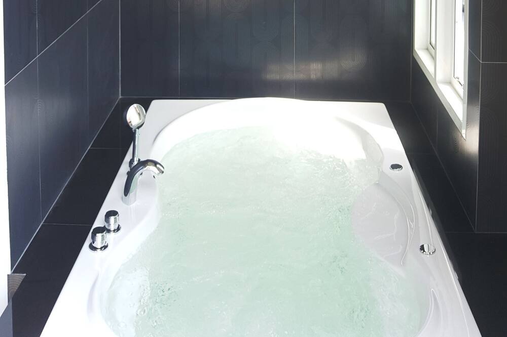 Photo of Bathroom in Saphan Sung
