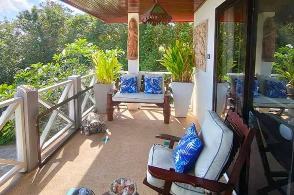 Photo of Patio Balcony in Laem Set
