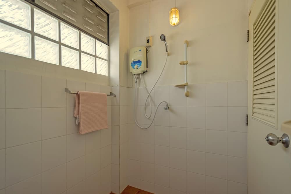 Photo of Bathroom in Samsen Nai