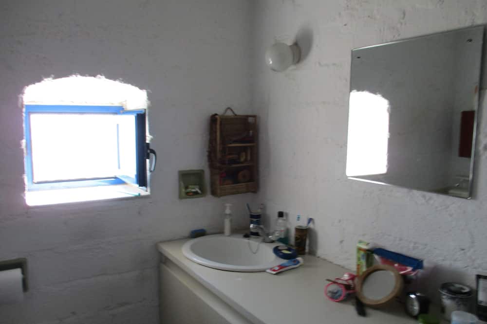Photo of Bathroom in Perdhika