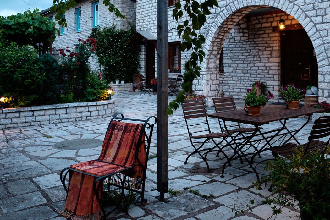 Photo of Patio Balcony in Monodendri