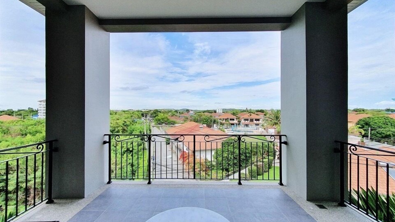 Photo of Patio Balcony in Na Kluea