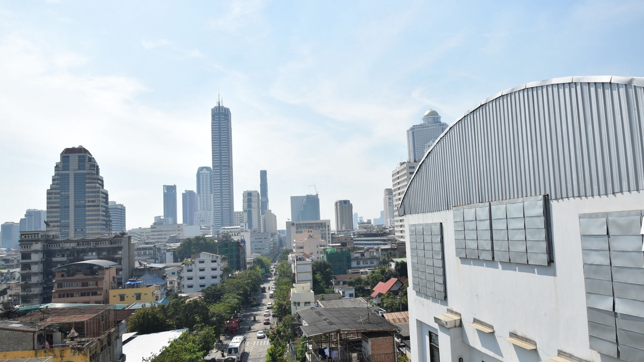 Photo of Buildings in Si Phraya