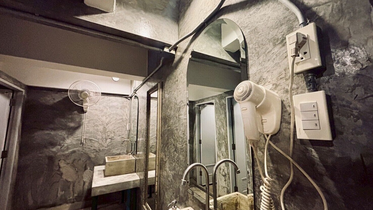 Photo of Bathroom in Samsen Nai