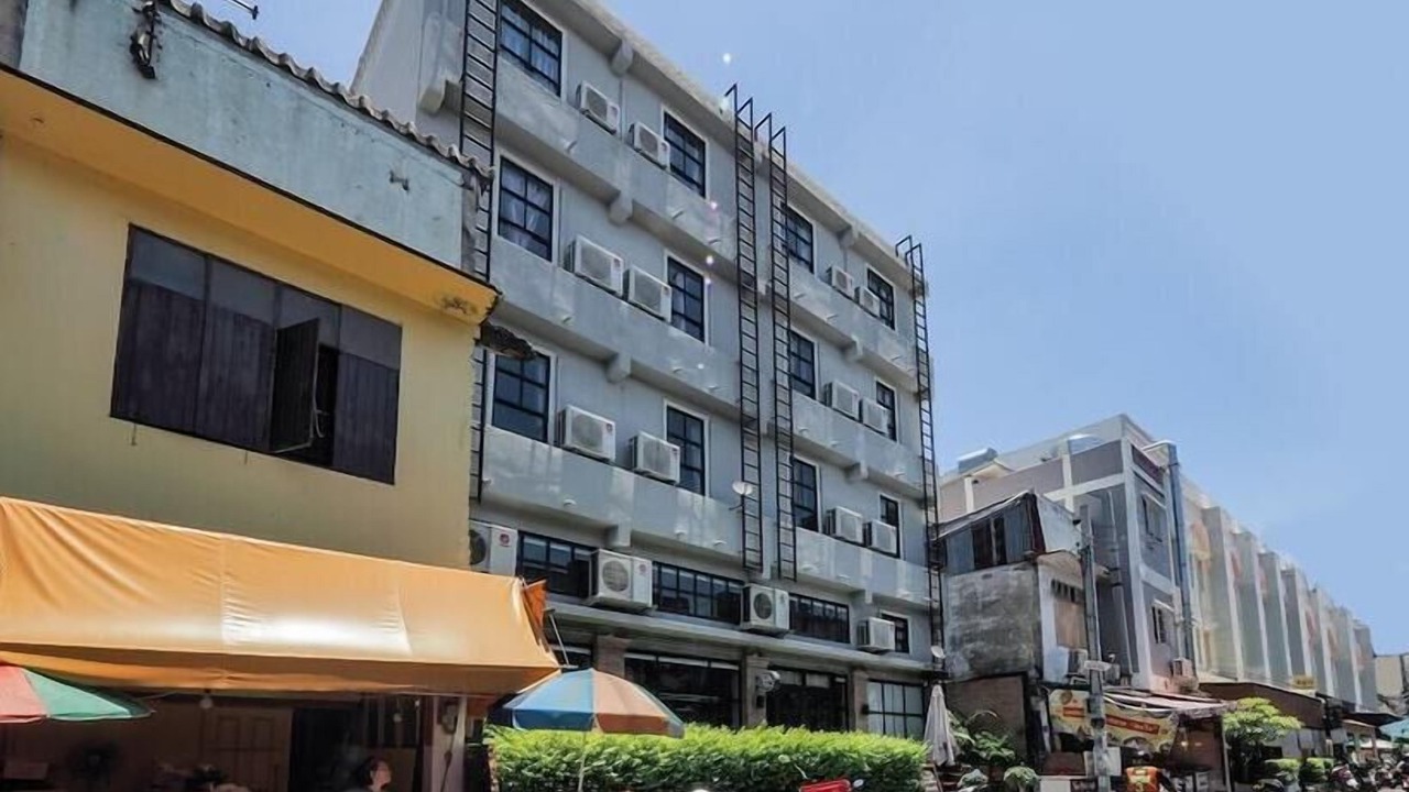 Photo of Outdoor in Samsen Nai