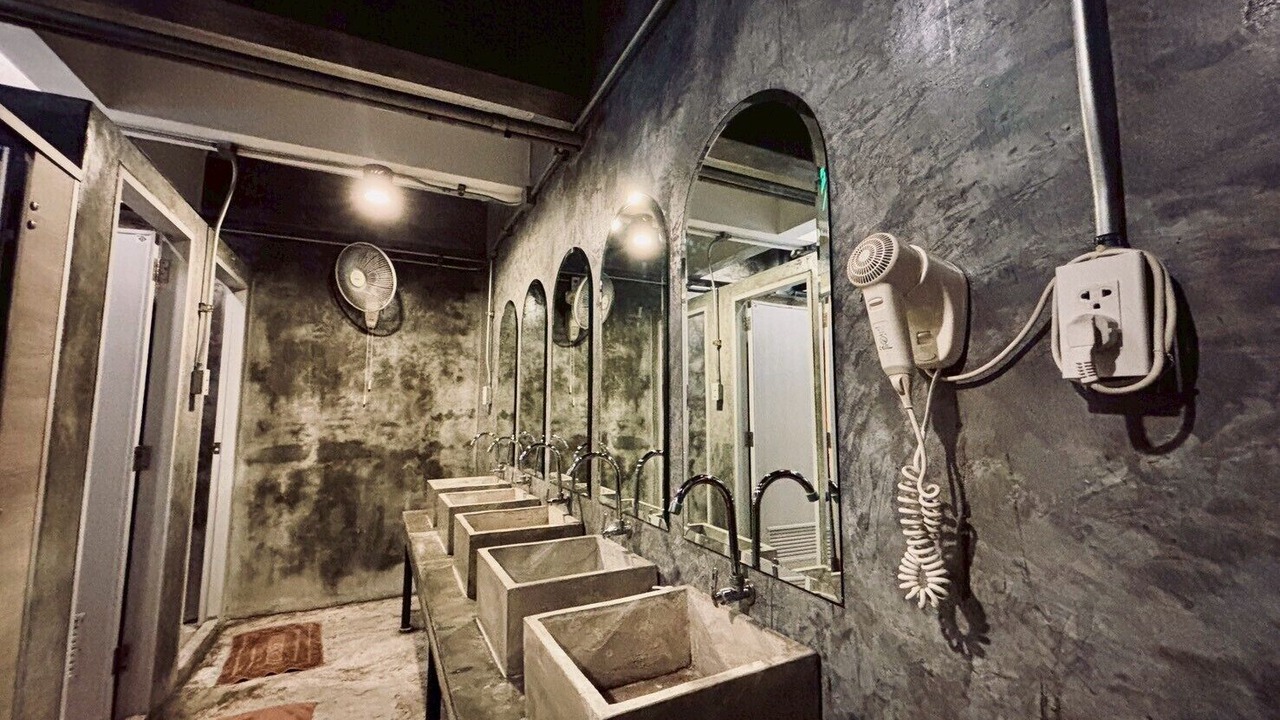 Photo of Bathroom in Samsen Nai