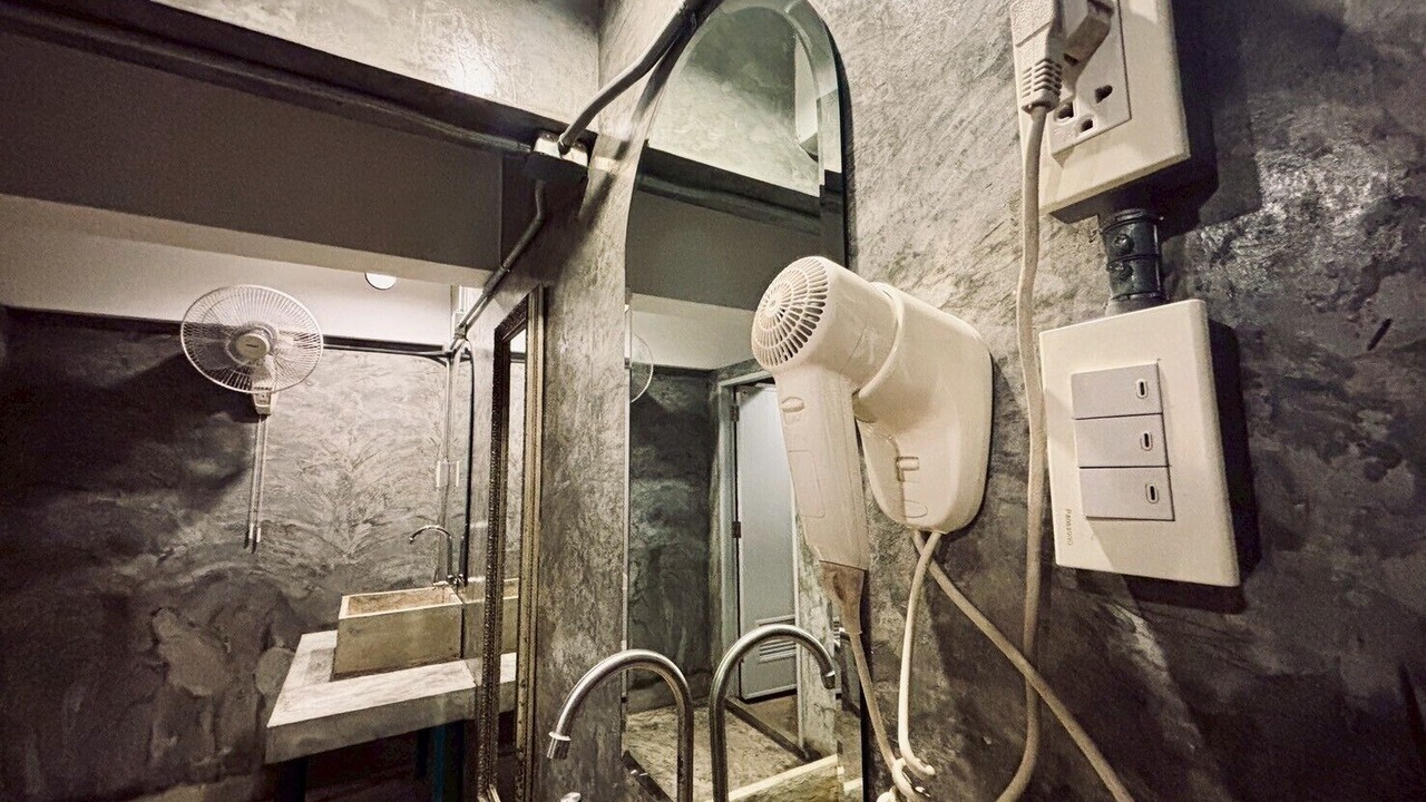 Photo of Bathroom in Samsen Nai
