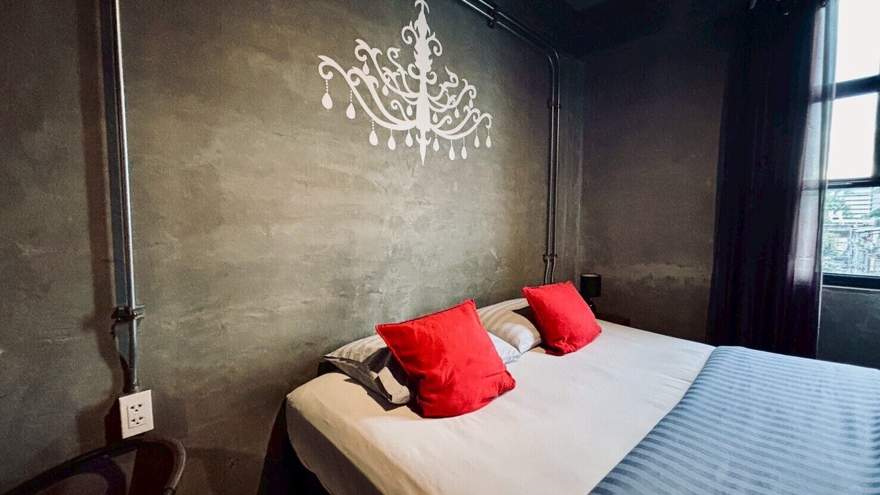 Photo of Bedroom in Samsen Nai