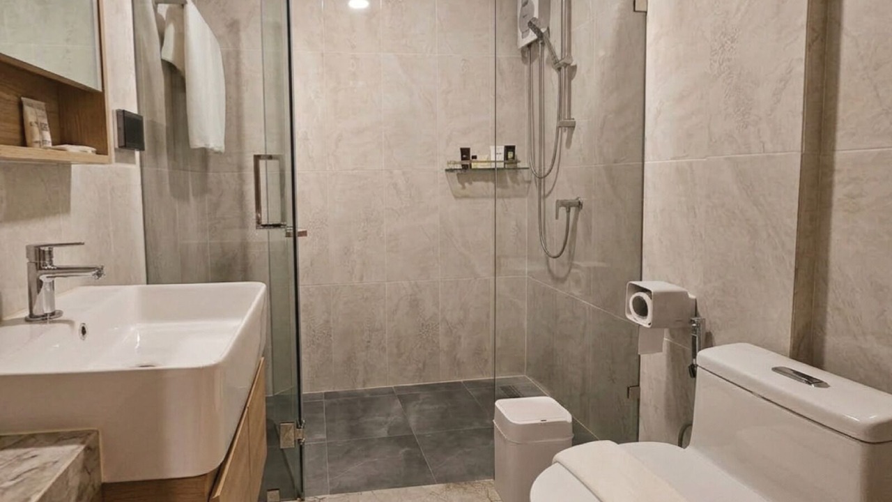 Photo of Bathroom in Thanon Phetchaburi