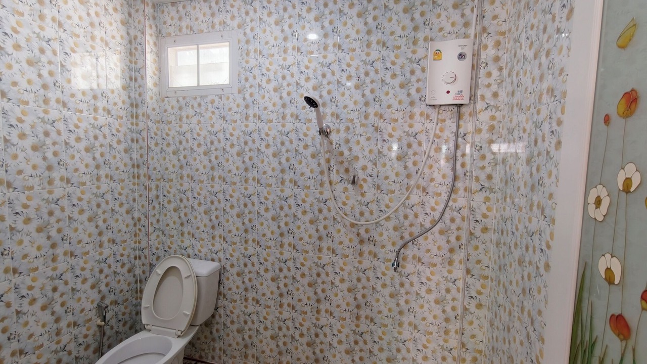 Photo of Bathroom in Tha Thaewawong