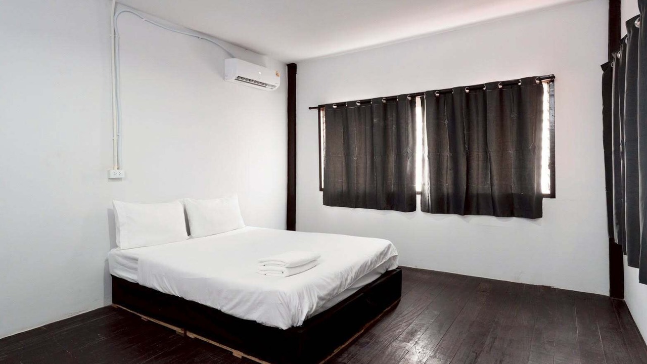 Photo of Bedroom in Wat Bowon Niwet