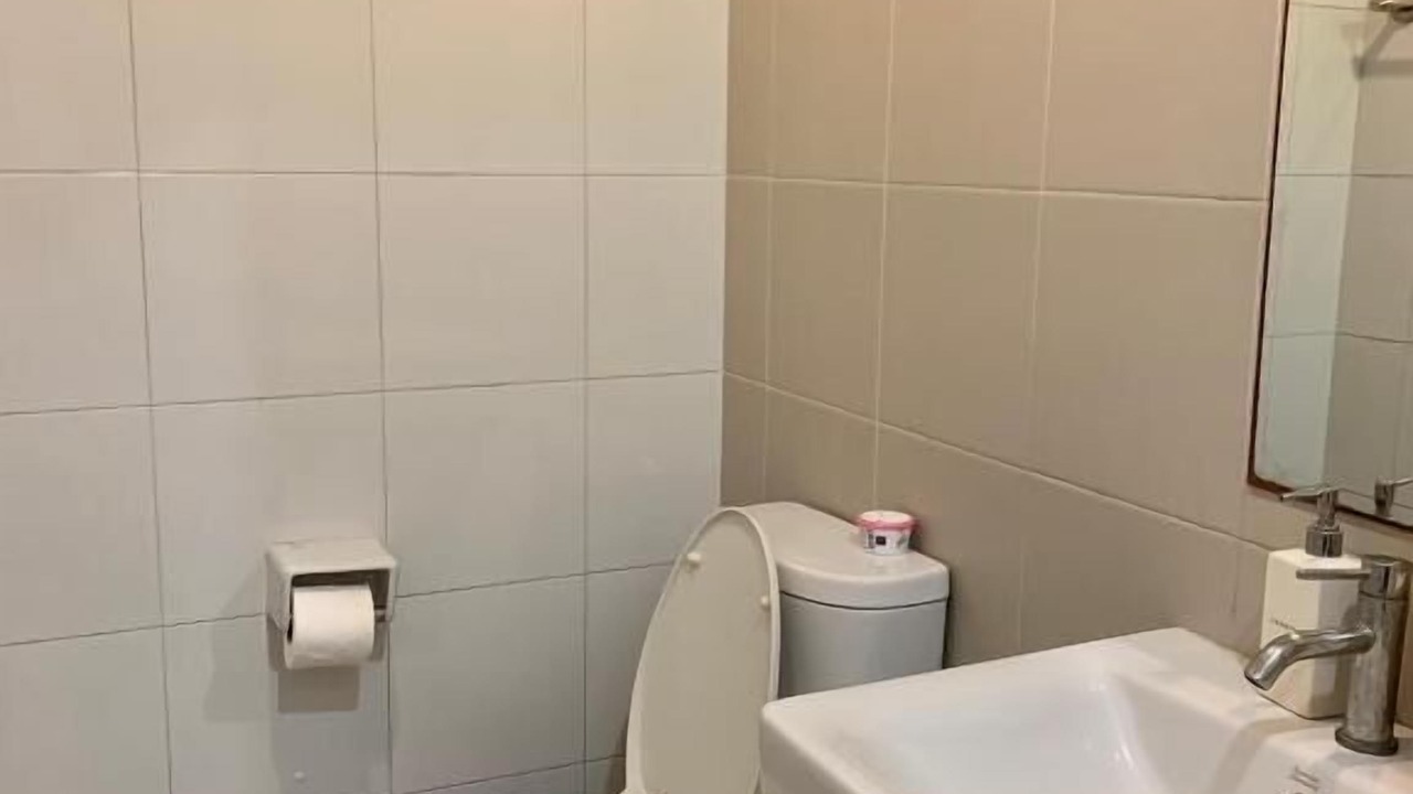 Photo of Bathroom in Thanon Phetchaburi