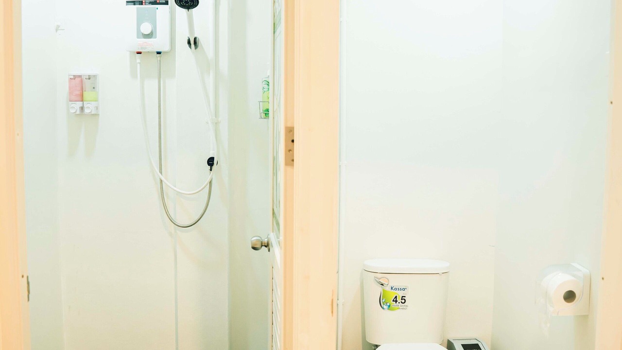 Photo of Bathroom in Thanon Phetchaburi