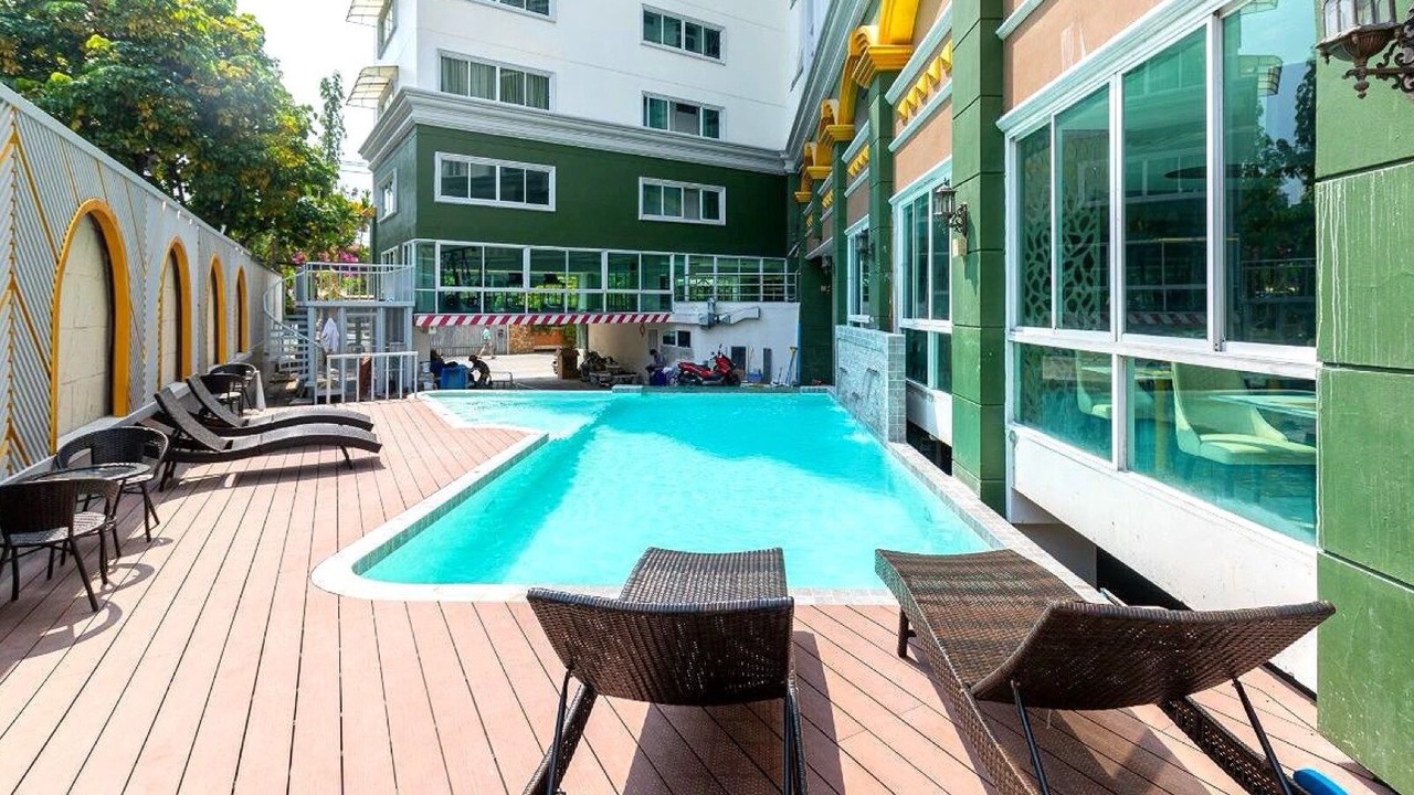 Photo of Outdoor in Samsen Nok