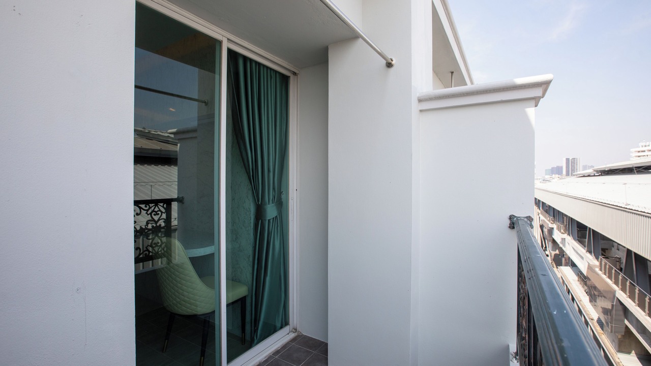 Photo of Outdoor in Samsen Nok