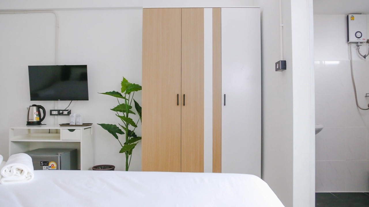Photo of Bedroom in Khanna Yao