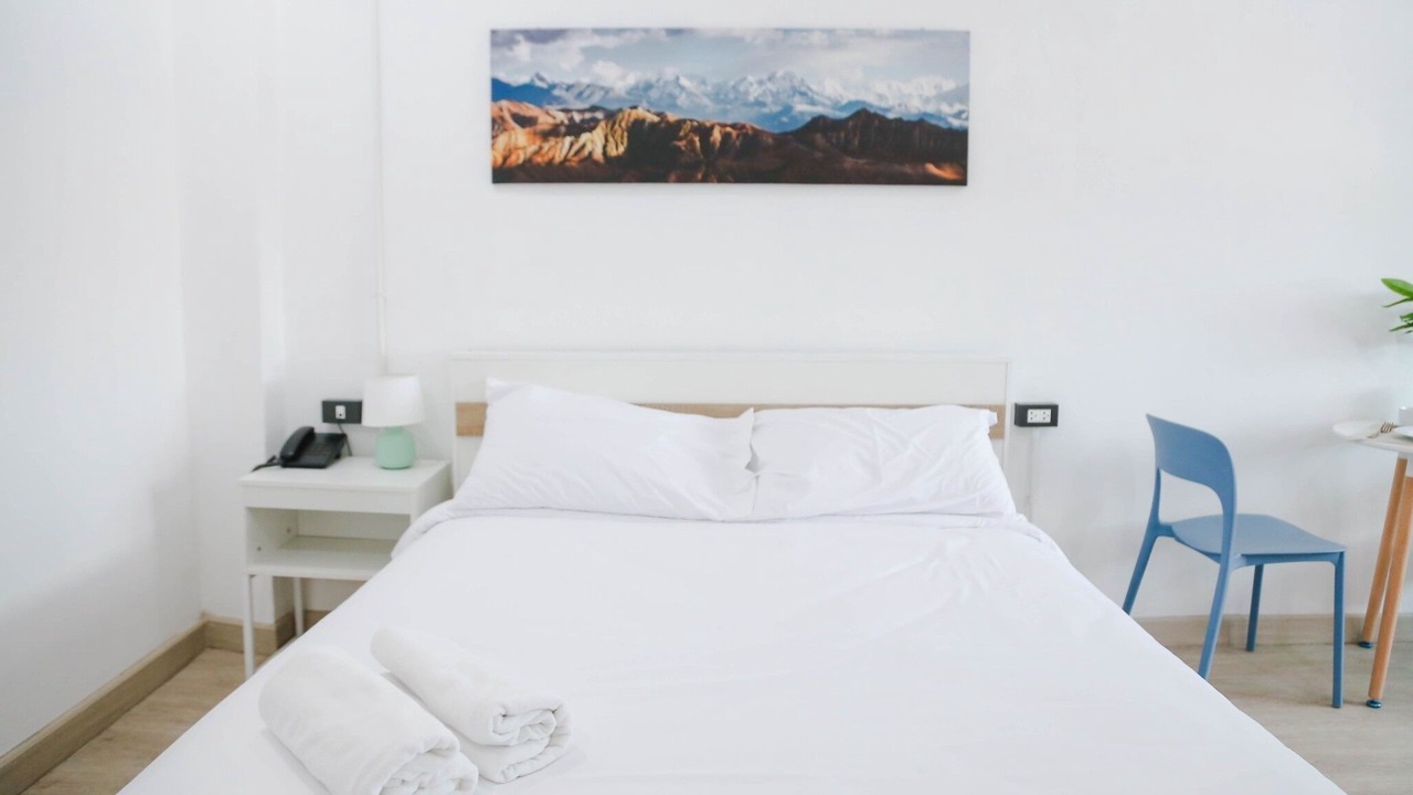 Photo of Bedroom in Khanna Yao