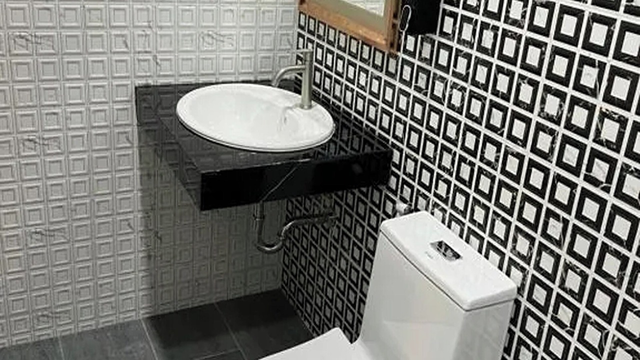 Photo of Bathroom in Phra Samut Chedi