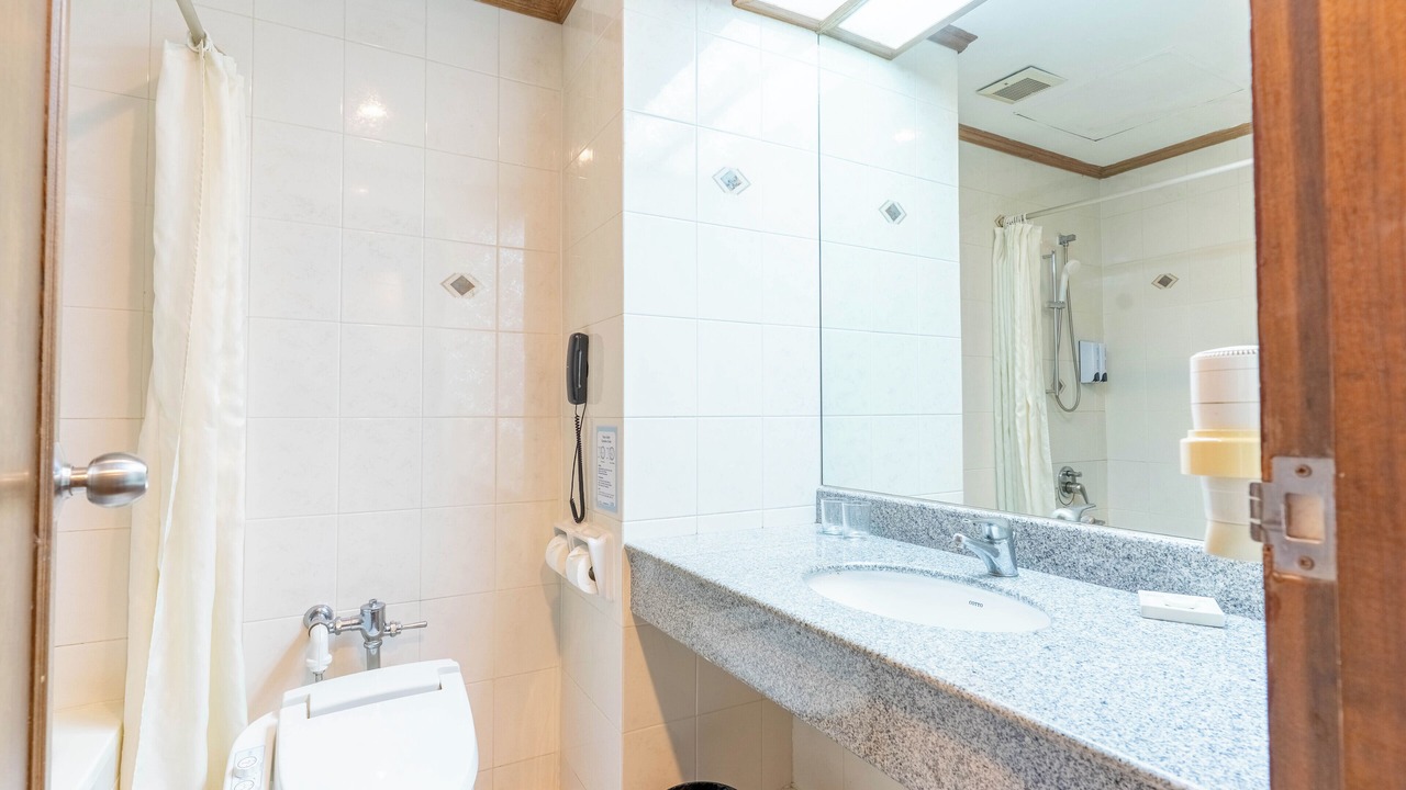 Photo of Bathroom in Khlong Tan