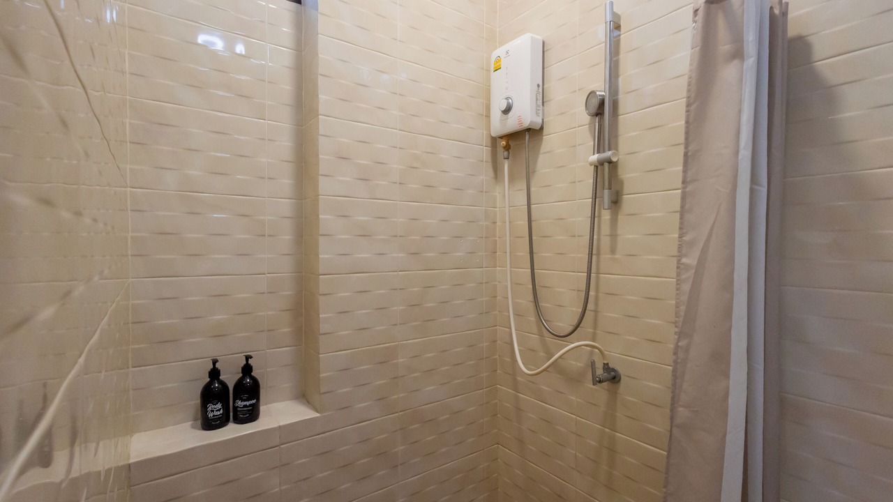 Photo of Bathroom in Wat Sam Phraya