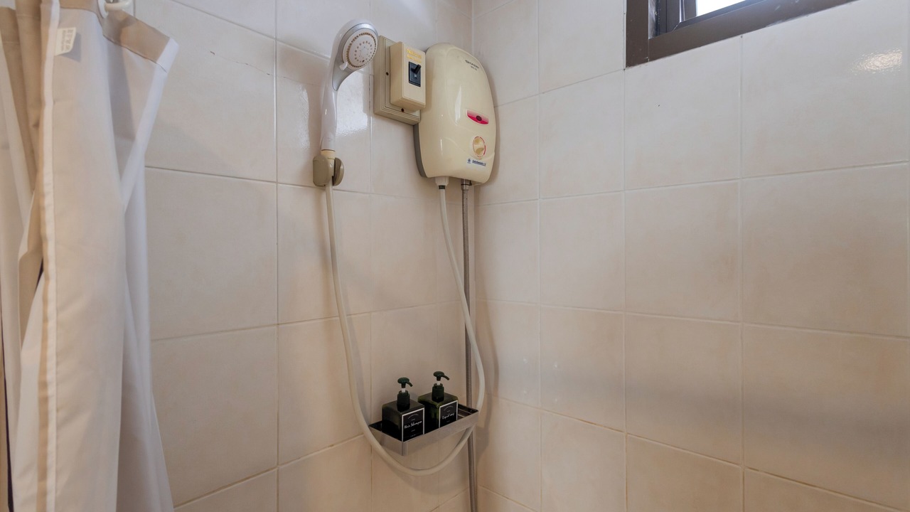Photo of Bathroom in Wat Sam Phraya