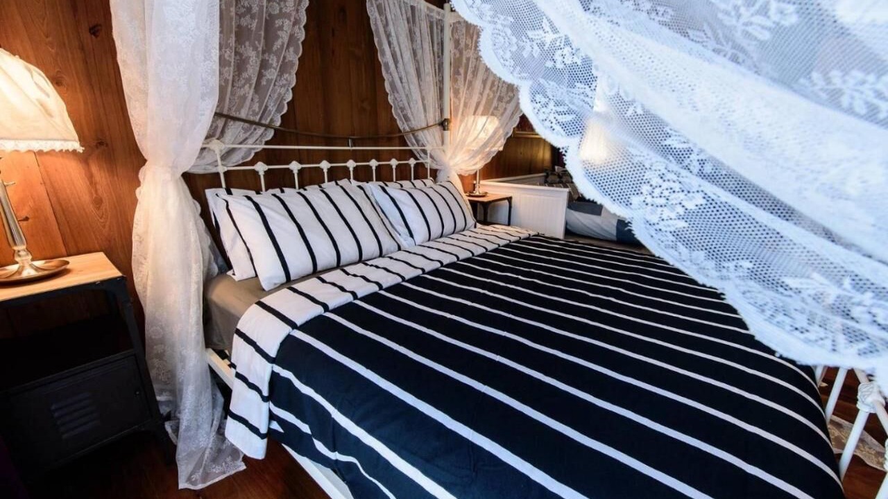 Photo of Bedroom in Amphawa