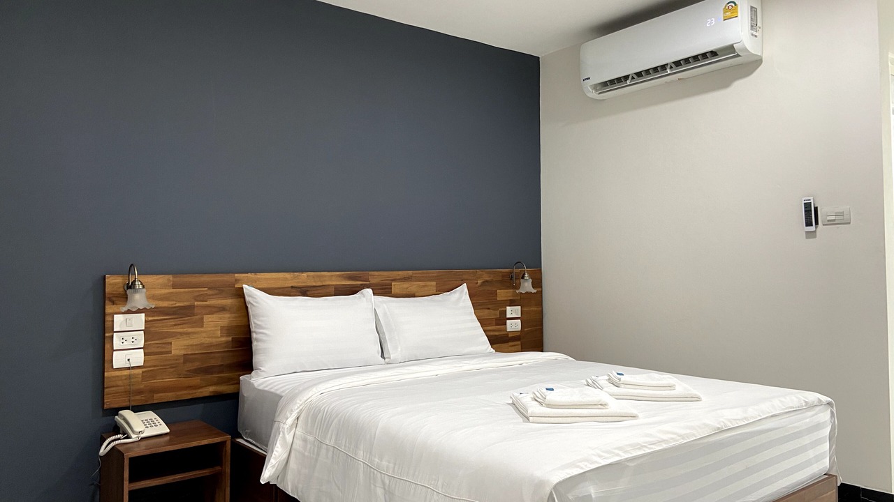 Photo of Bedroom in Khanna Yao