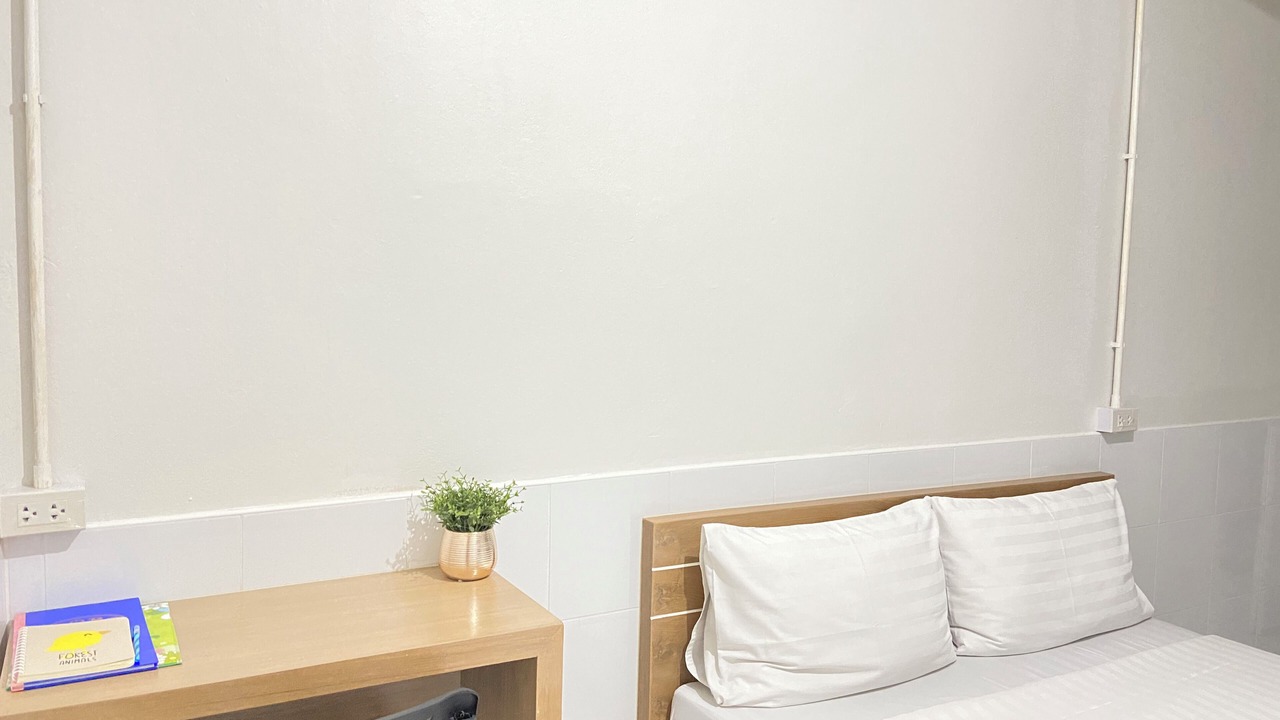 Photo of Bedroom in Khanna Yao