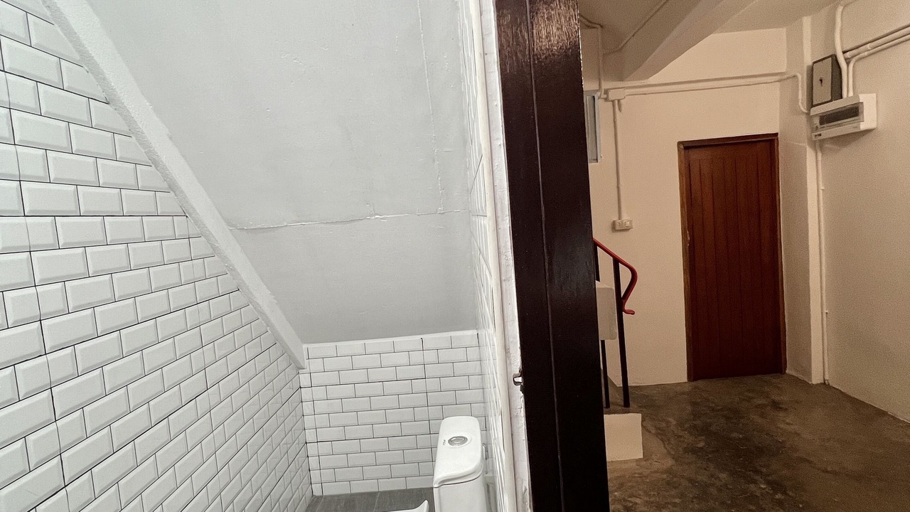 Photo of Bathroom in Pom Prap Sattru Phai