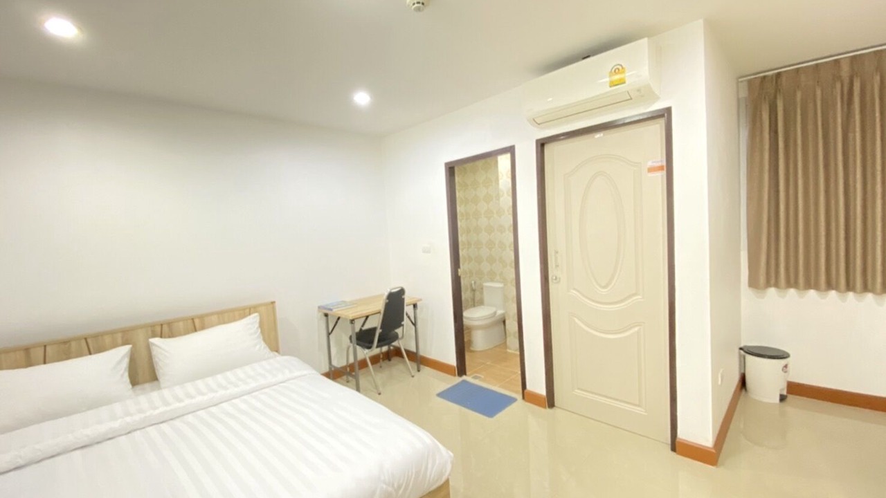 Photo of Bedroom in Thanon Nakhon Chai Si