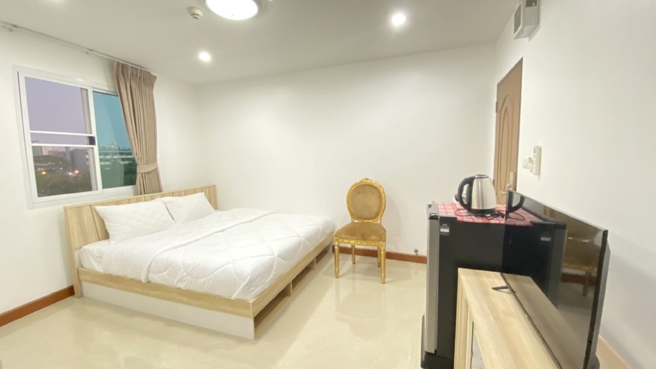 Photo of Bedroom in Thanon Nakhon Chai Si