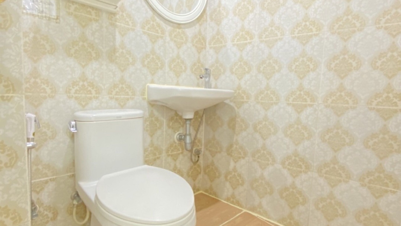 Photo of Bathroom in Thanon Nakhon Chai Si
