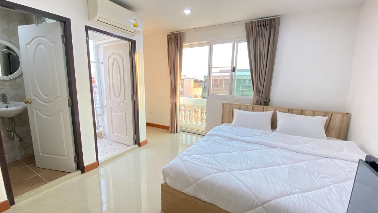 Photo of Bedroom in Thanon Nakhon Chai Si