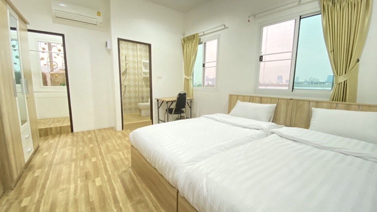 Photo of Bedroom in Thanon Nakhon Chai Si
