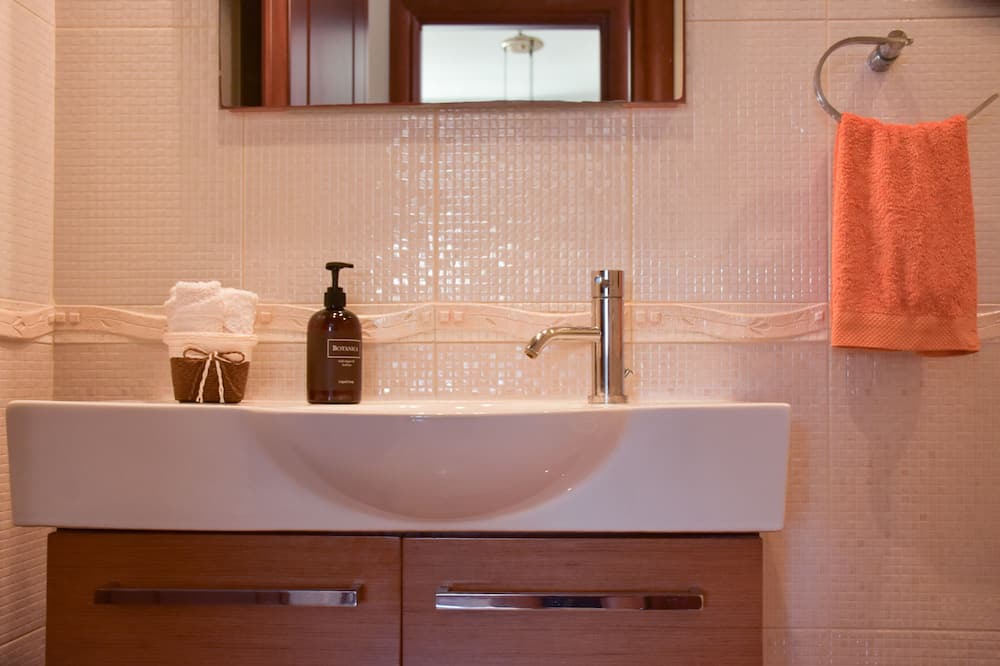 Photo of Bathroom in Gastouni