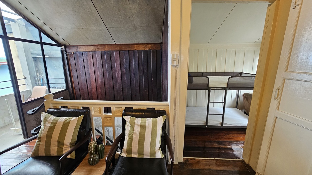 Photo of Livingroom in Wat Bowon Niwet
