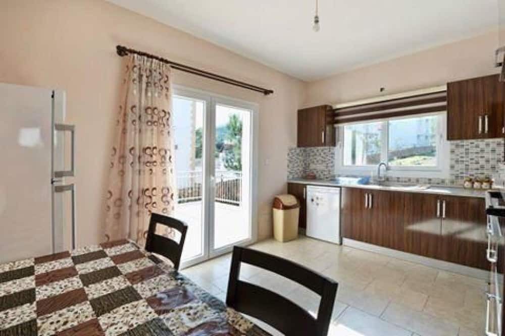 Photo of Kitchen in Kyrenia