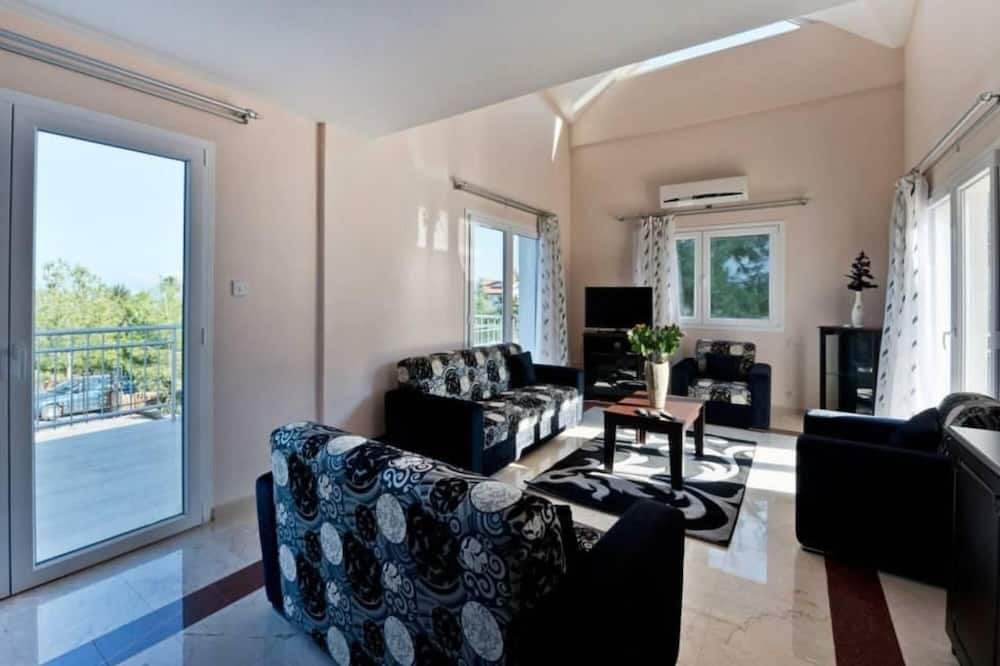 Photo of Livingroom in Kyrenia