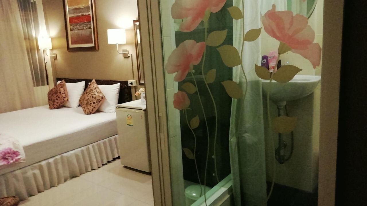 Photo of Bedroom in Khanna Yao