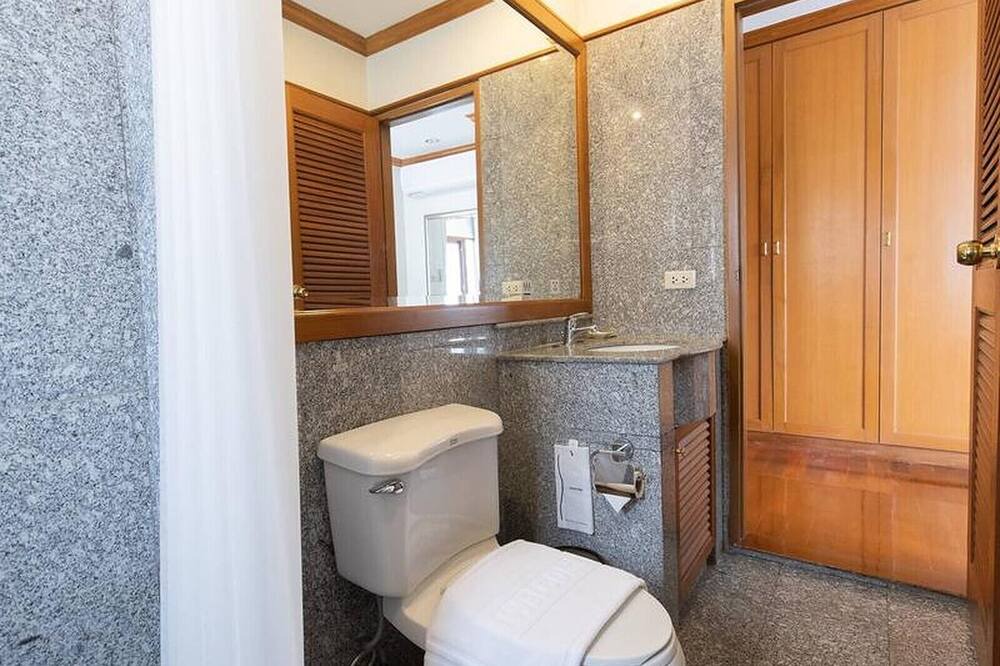 Photo of Bathroom in Dusit
